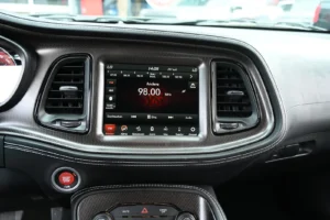 radio bildschrim - dodge challenger hellcat jailbreak